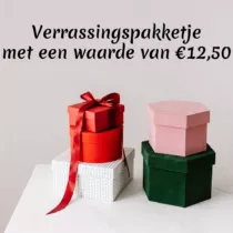 foto met 5 cadeautjes en de tekst verrassingspakketje met een waarde van 12,50 euro