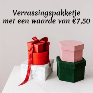 foto met 5 cadeautjes en de tekst verrassingspakketje met een waarde van 7,50 euro