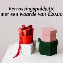 foto met 5 cadeautjes en de tekst verrassingspakketje met een waarde van 20 euro