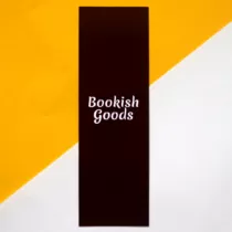 achterkant van boekenlegger met bruine achtergrond en het logo van bookish goods