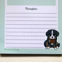 detailfoto van sticky notes blok, met onderin een klein hondje