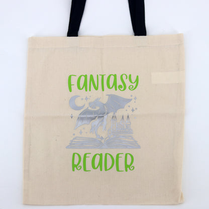 totebag met daarop de tekst fantasy reader en een afbeelding met draak, een boek en een kasteel