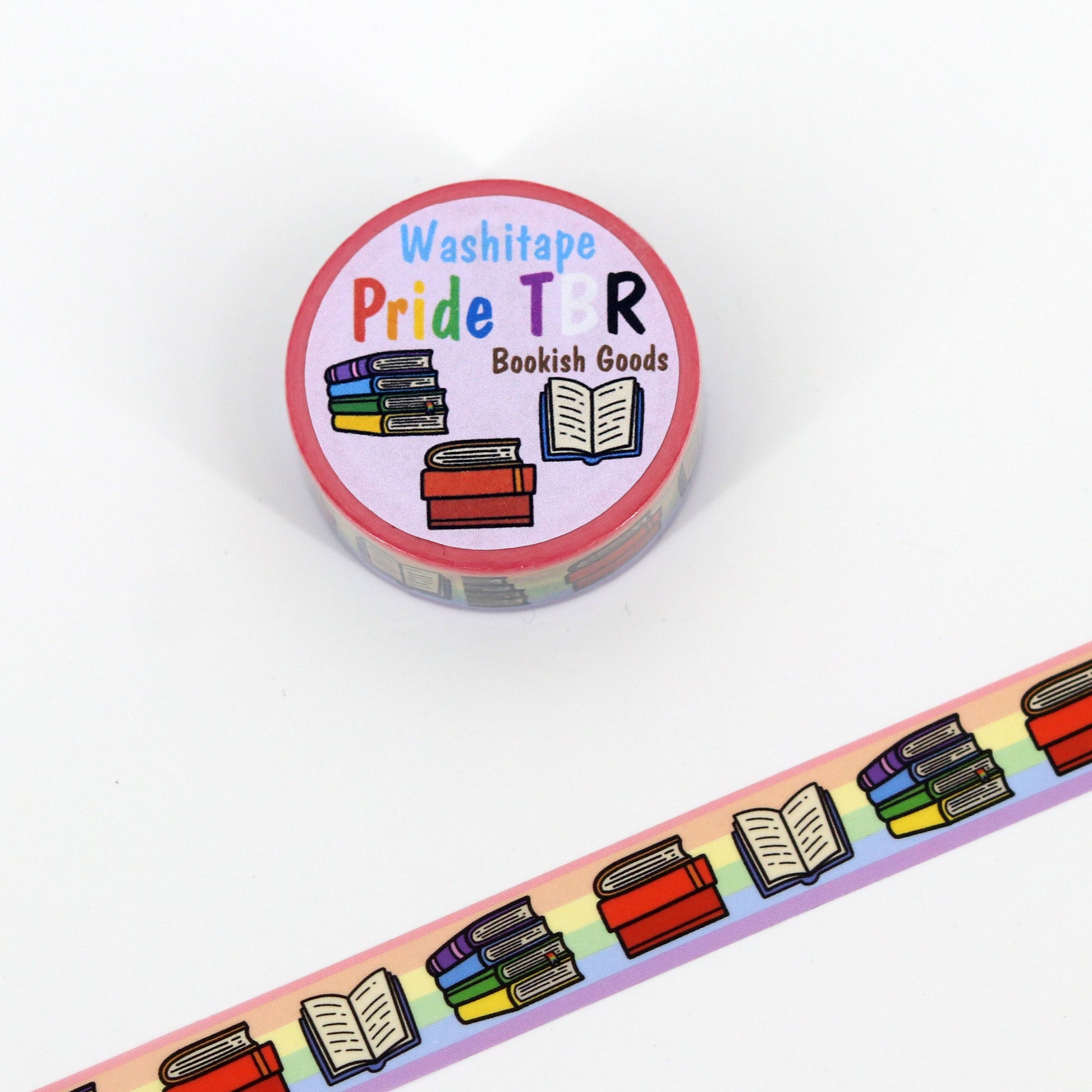 washi tape in pride thema, pride vlag op de achtergrond met daarop verschillende boeken